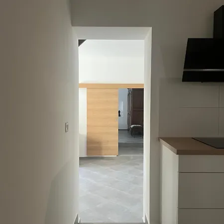 140 M Apartment, 4 Bedrooms Sea Airport And Tram Apartment Nice
