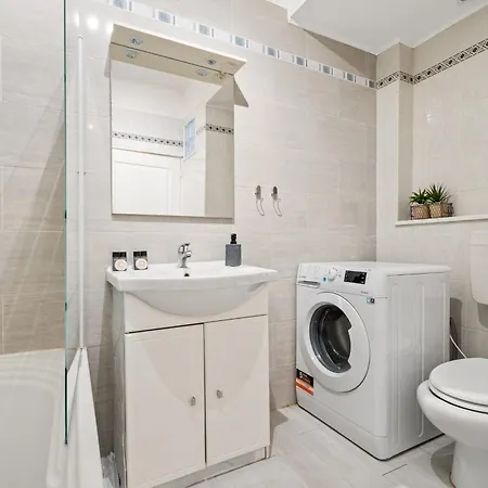 The Jewel Of The Golden Triangle Ocean View - Welkeys Apartment