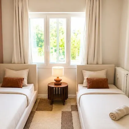 Apartment Completely Renovated 2 Minutes From The *