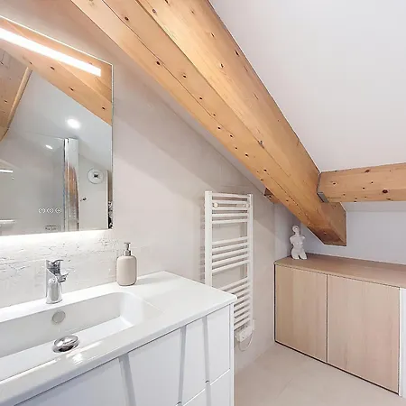 S10 Staywizus - Duplex 3 Bdr Ac Wifi Balcony 10 Mins Apartment