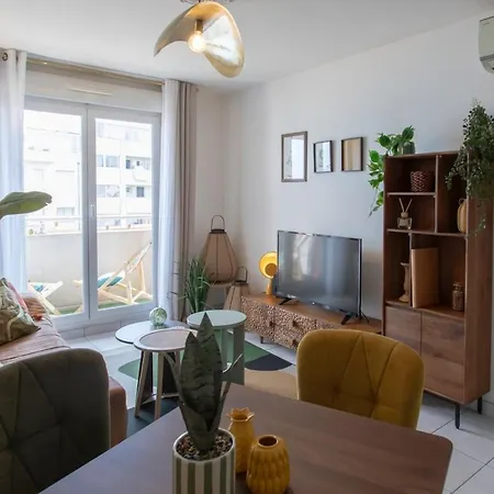 Modern 2-bedroom Sea View, Air Conditioning, Balcony Apartment Nice