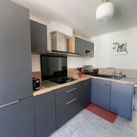 Bright Floor 2br With Large Terrace In Centre * Nice