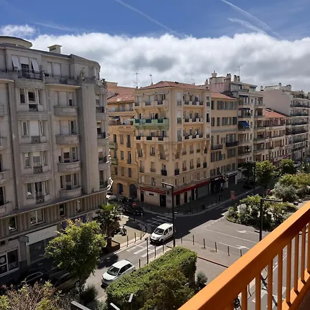 Apartment Beautiful Bright 2-bedroom 1 Minute From The