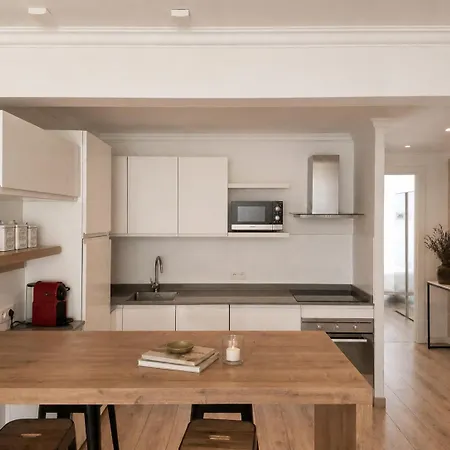 Heart Of Nice, 3min, 3 Ac Units, Balcony With 4-seater Dining! Nice