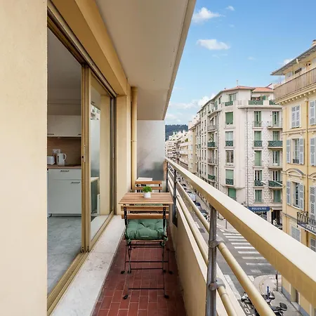 Renting - 2philibert - Bohemian Terrace Port & Promenade Apartment