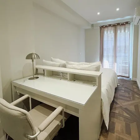 Charming Apartment, Air-conditioned And Centrally Located Apartment