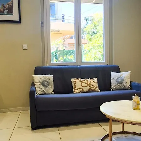 Apartment T4 Moderne Climatise - Parking Prive- Terrasse - -