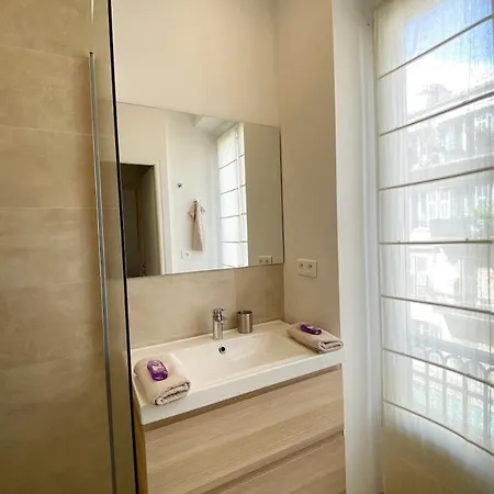 Spacieux Et - Vieux 5 Mn' A Pied Apartment