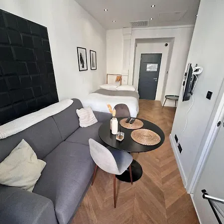Apartment Bright Modern & Walkable