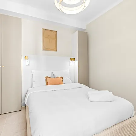 Fully Renovated 2-bedroom * Nice