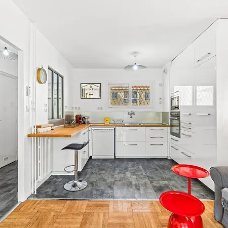 Apartment Comfortable & Bright 2 Bedroom Nice