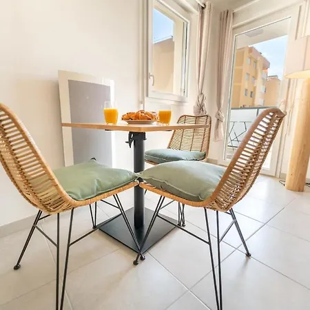 Bright With Terrace And Wi-fi Nice