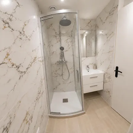 Blue Line - New Modern With Terrace & Ac Apartment *
