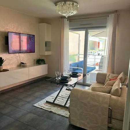 Moderne Avec Terrasse, Parking Et Clim