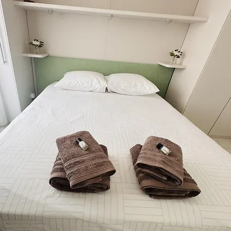 Azurea 2p Lumineux, Plage, Parking, Clim Apartment