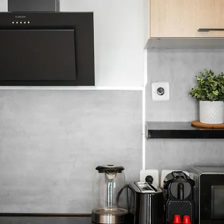 Apartment Beautifully Renovated With Charm - In The Port /ac Nice