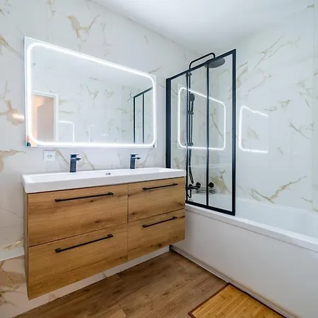 Apartment Beautiful 2-bedroom Apartment, Garden, Swimming Pool, Sea Within Walking Distance
