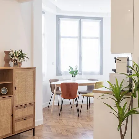 L23 Staywizus - 1 Bdr Shakespeare 2 Balconies - Clim & Wifi