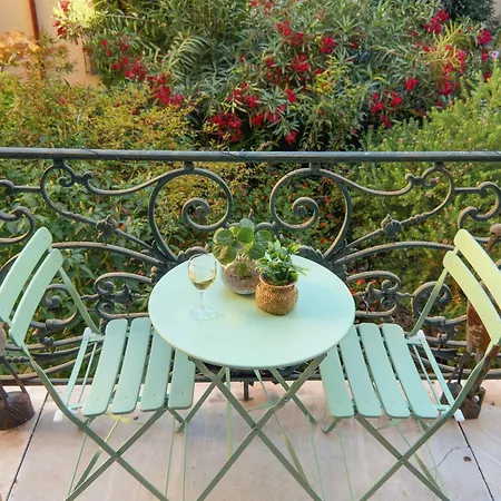 Charming Studio, Balcony With Garden View, Liberation Nice
