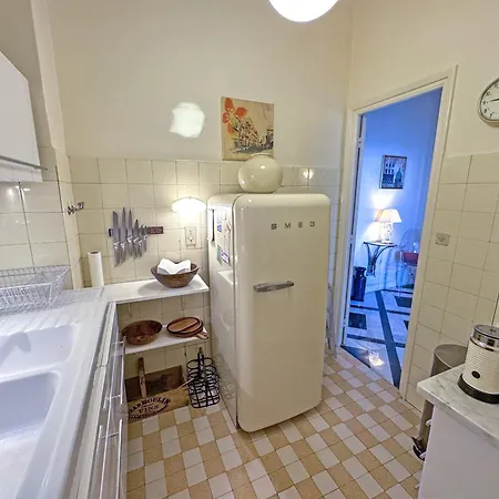 Rare Seafront Garden On Promenade Apartment *
