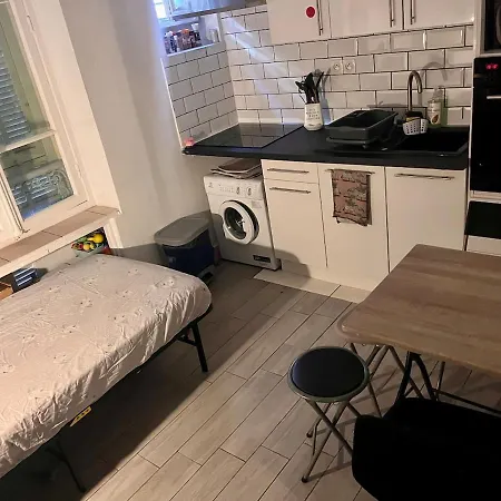 Apartment Sleeps 5 - Budget-friendly Flat - And Cozy