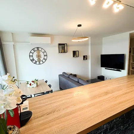 Apartment Full Furnished In Downtown With Double Ac 50m2 *