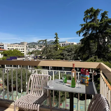 Familial T3 Terrasse, Clim & Parking Gratuit *