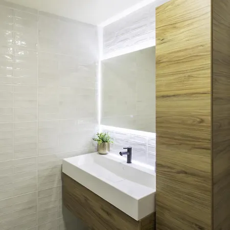 #38 Staywizus - 1bdr Place Massena - Near - Ac & Wifi Apartment *