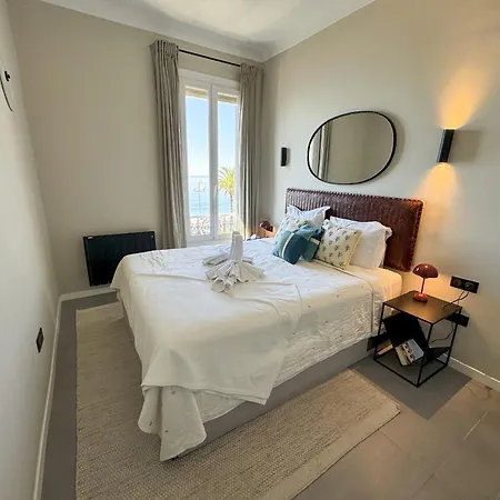 Elegant Sea Front Apartment Nice