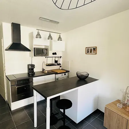 Apartment Et Spacieux A 10 Minutes Du Centre De Et 5 Min De L'entree D'autoroute Acces Faciles Et Dans Quartier Calme *