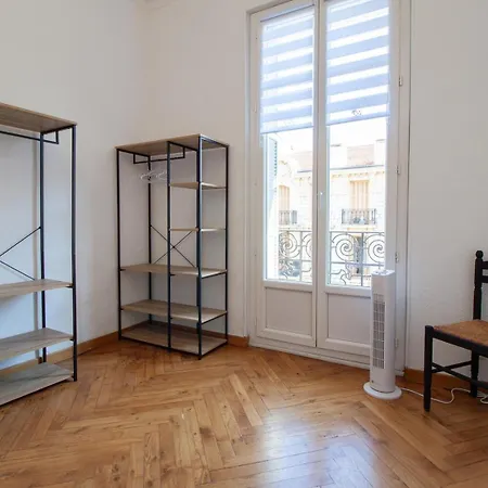Bright 2-bedroom - La Liberation Apartment