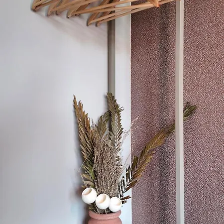 Completely Renovated 2 Minutes From The * Nice