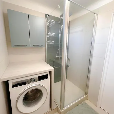 Apartment Bright Floor 2br With Large Terrace In Centre *