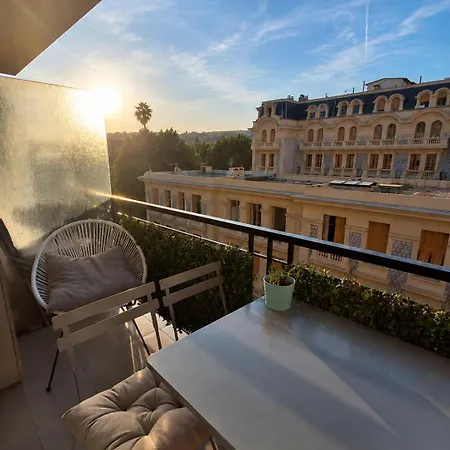 Heart Of Nice, 3min, 3 Ac Units, Balcony With 4-seater Dining! Apartment