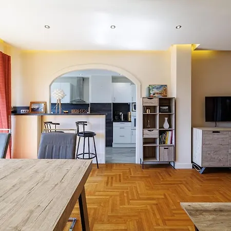 Apartment Spacieux T3 Avec Balcon Confort Et Convivialite *