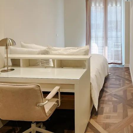 Apartment Charming Apartment, Air-conditioned And Centrally Located Nice