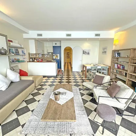 Exceptional Sea Front French Riviera Apartment *