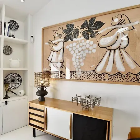 Signature Magenta Apartment Nice