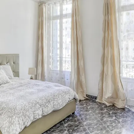 Apartment In Near Beaches *