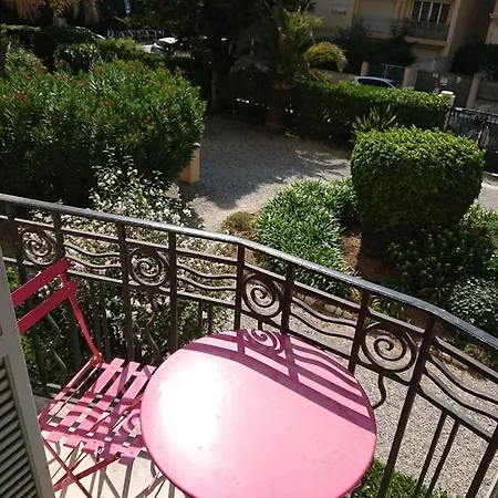 Apartment Au Calme Centre Liberation