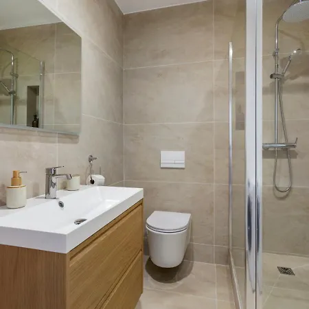 Apartment Hyper Centre De 2p Renove Emplacement Ideal *