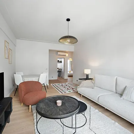 Charming & Comfortable - Heart Of Apartment