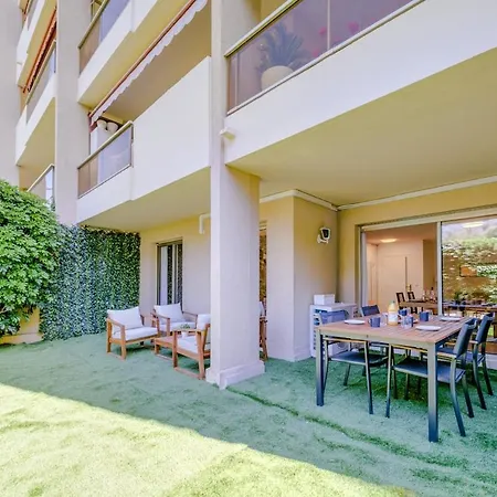 Beautiful 2-bedroom Apartment, Garden, Swimming Pool, Sea Within Walking Distance