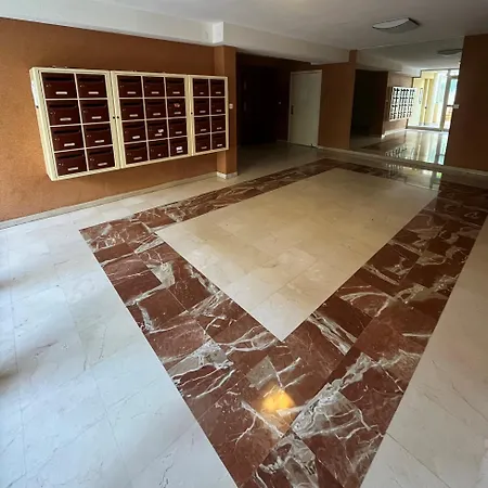 Proche De Toutes Commodites - Ouest Apartment