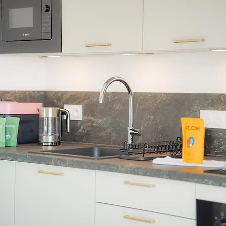 Apartment New Building- Neuf Lumineux Vue Mer, Tramway L3 Au Pied De Immeuble A 10 A 15 Mns D'aeroport, Centre & Promenade *