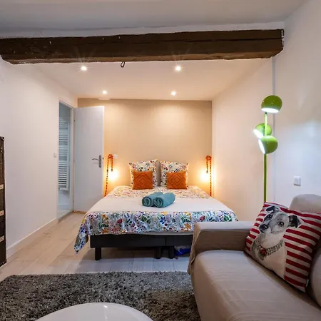 Old Town Nice, 2 Bedrooms & 2 Bathrooms,quiet, Ac For 4 People * Nice
