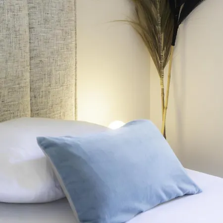 #38 Staywizus - 1bdr Place Massena - Near - Ac & Wifi Apartment *