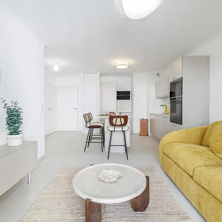 Quiet & Pretty 1 Bdr In The Center Apartment *