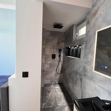 Terrasse 4 A 6 Personnes De Gamme Port, Riquier Apartment *