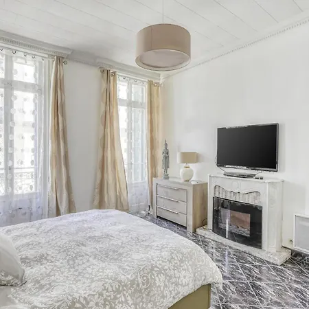 Apartment In Near Beaches *